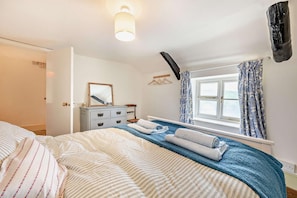A bedroom with a bed, a dresser, a mirror, a window with curtains, and a ceiling light. - 2 Bed in Frogmore (oc-s29476) (Frogmore)