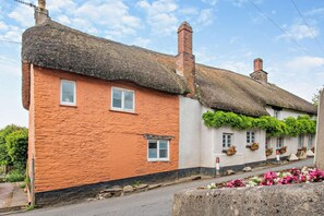 Exterior - 2 Bed in Frogmore (oc-s29476) (Frogmore)