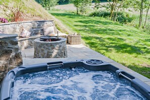 Baignoire à remous extérieure