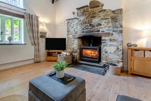 TV, fireplace - 2 Bed in Kelly (oc-k29333) (Kelly)