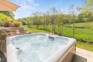 Outdoor spa tub - 2 Bed in Kelly (oc-k29333) (Kelly)