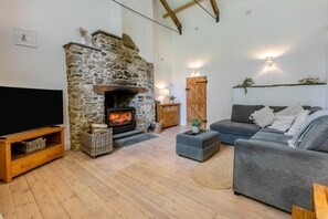 TV, fireplace - 2 Bed in Kelly (oc-k29333) (Kelly)