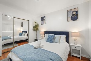 2 camere, una scrivania, ferro/asse da stiro, Wi-Fi gratuito