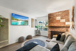 Smart TV, fireplace