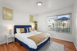 2 bedrooms, desk, iron/ironing board, free WiFi