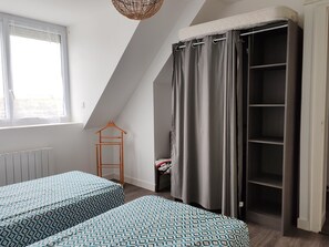 3 bedrooms, iron/ironing board