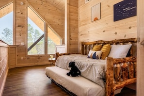 3 bedrooms, desk, iron/ironing board, free WiFi