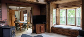 Large apartment within walking distance to Sunapee Harbor