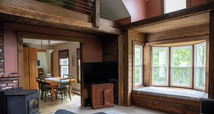 Large apartment within walking distance to Sunapee Harbor