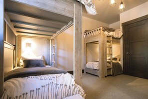 6 bedrooms, WiFi, bed sheets
