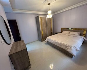 3 chambres, fer et planche à repasser, Wi-Fi, draps fournis