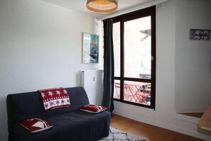 Living area - 15m from ski slopes, 8th floor, balcony, tv, ski locker, 18m², Les Orres (Les Orres)