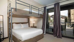 Condo (Modern 2 Bedroom Luxury Condo in Lion)