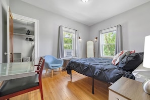 4 bedrooms, desk, iron/ironing board, free WiFi