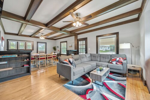 Entire house/4bd 1bath/Laundry/GlenEllyn/Lombard/Wheaton/FreeParking&WIFI