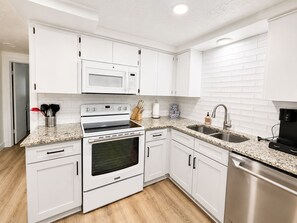Fridge, microwave, oven, stovetop - Coastal Getaway with Private Pool Near Anclote Beach (NEW PRT RCHY)