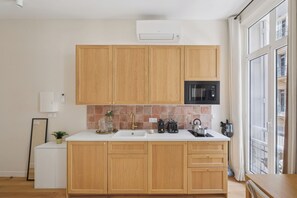 Superior Apartment | Private kitchen | Mini-fridge, microwave, stovetop, dishwasher - Rivages Saint Ferréol (Marseille)