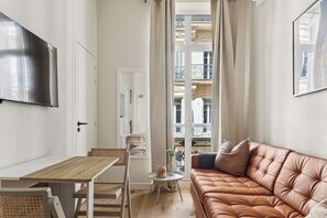 Deluxe Apartment | Living area