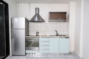 Apartment, Balcony | Private kitchen