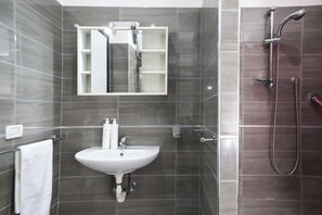 Apartment, Balkon | Badezimmer | Bidet
