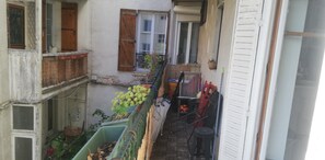 Property grounds - 1 Bedroom Apartment in BOULOGNE BILLANCOURT (BOULOGNE BILLANCOURT)