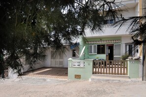 Exterior detail - The Maldives 29 by Salento Prime (Marina di Pescoluse)