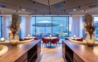 Se sirven desayunos y cocina mediterránea, con vista al jardín 