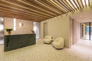 サウナ、ホットタブ、スチームサウナ、フェイシャル トリートメント、アーユルヴェーダ トリートメント、2  室のトリートメントルーム