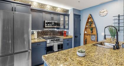 Serene mountain retreat with private hot tub and dog-friendly