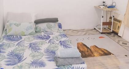 Cozy air-conditioned room with homestay, movie, work/study. Complimentary WiFi