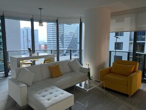 Smart TV, ping pong - Modern Condo 2bd/2bth, Best Brickell Location (Miami)