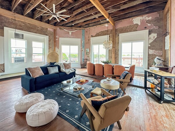 Smart TV, DVD player - 3E Sunrise View (Honey Grove)