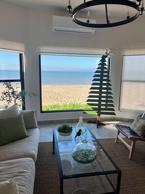 Een smart-tv en een open haard