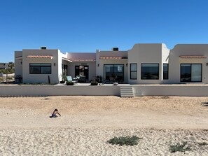 Exterior - Seaside Oceanfront home La Oficina (Laguna Shores)