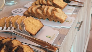 Free daily buffet breakfast  - POSADA DEL CIPRES (Villa La Angostura)