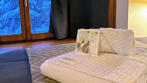 Superior Room | Egyptian cotton sheets, premium bedding, down duvets, memory-foam beds - POSADA DEL CIPRES (Villa La Angostura)