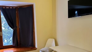 Superior Room | Egyptian cotton sheets, premium bedding, down duvets, memory-foam beds - POSADA DEL CIPRES (Villa La Angostura)