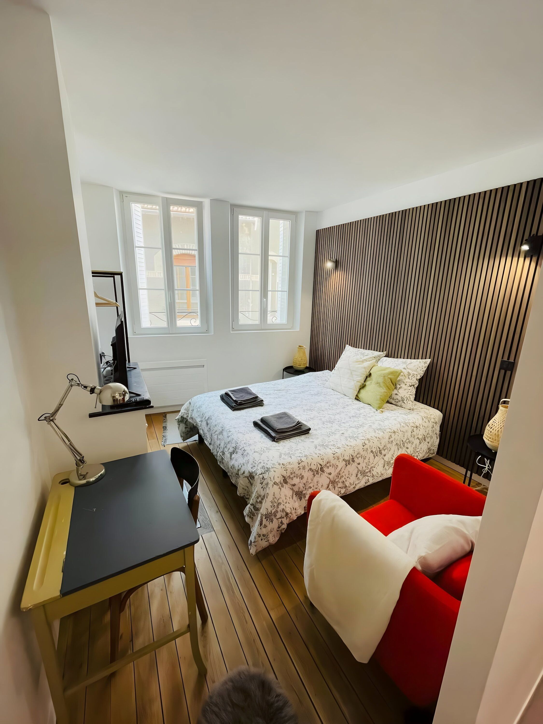 1 bedroom, desk, WiFi, bed sheets