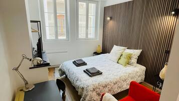1 bedroom, desk, WiFi, bed sheets
