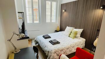 1 bedroom, desk, WiFi, bed sheets