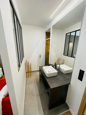 Hair dryer, towels