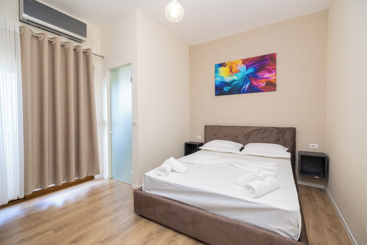 Deluxe Double Room, Sea View | Soundproofing, bed sheets