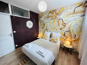 2 habitaciones, escritorio, tabla de planchar con plancha y wifi 