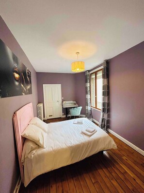 2 bedrooms, bed sheets