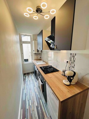 Fridge, microwave, oven, coffee/tea maker