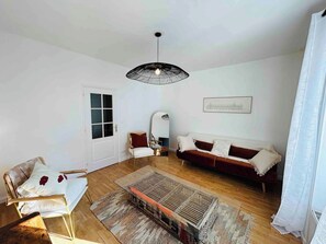 TV - La Suite Gambetta | Centre-ville | Cathédrale (Reims)