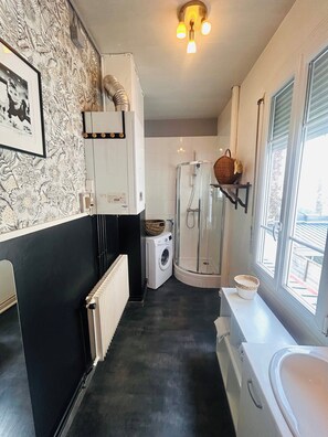 Hair dryer, towels - 12 Ruinart · Le Prestigieux Ruinart | Centre-Ville (Reims)