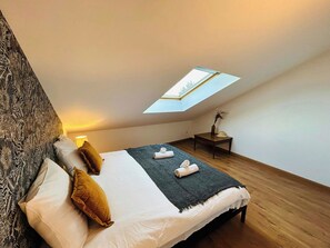 2 habitaciones, escritorio, wifi y ropa de cama 