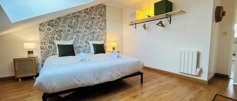 2 camere, una scrivania, Wi-Fi, lenzuola