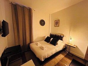 1 dormitorio, escritorio, wifi y ropa de cama